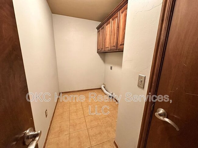 Building Photo - 13204 SW 2nd Terrace