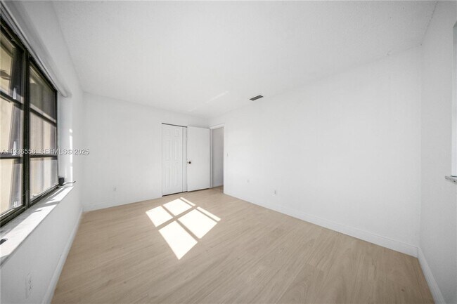 Building Photo - 14065 SW 48th Terrace