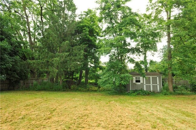 Building Photo - 15 Green Valley Dr