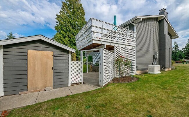 Building Photo - Beautiful Home with 4 Bedrooms and 2 Bathrooms Available in September!