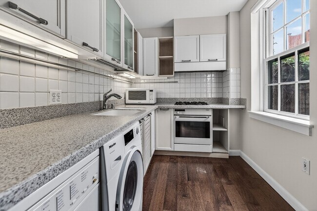 Building Photo - 7 Primus Ave