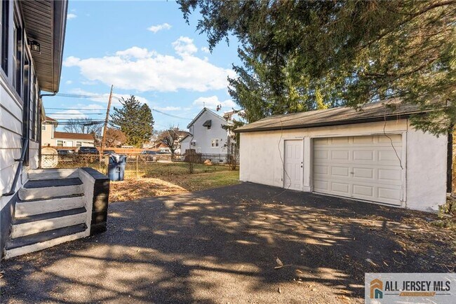 Building Photo - 1608 Brunswick Ave