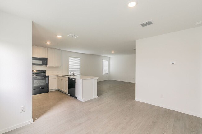 Building Photo - 3 bedroom 2 bath-brand new construction in...
