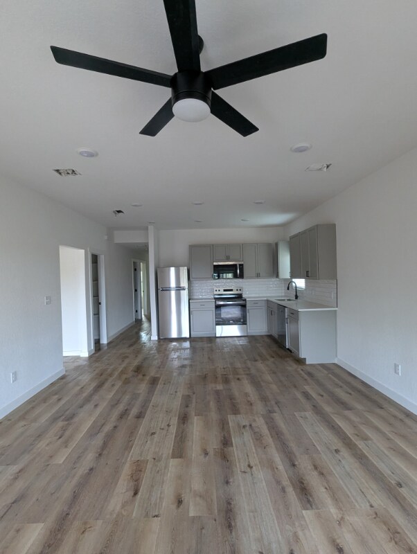 Building Photo - 2105 Vista Encino