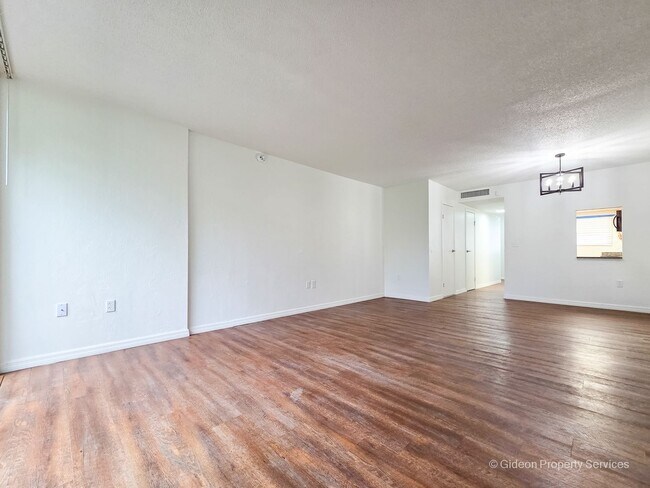 Building Photo - 711 SW 75th St