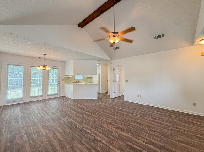 Building Photo - 7 Clayton Ln