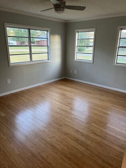 Building Photo - 119 Fairlane Dr