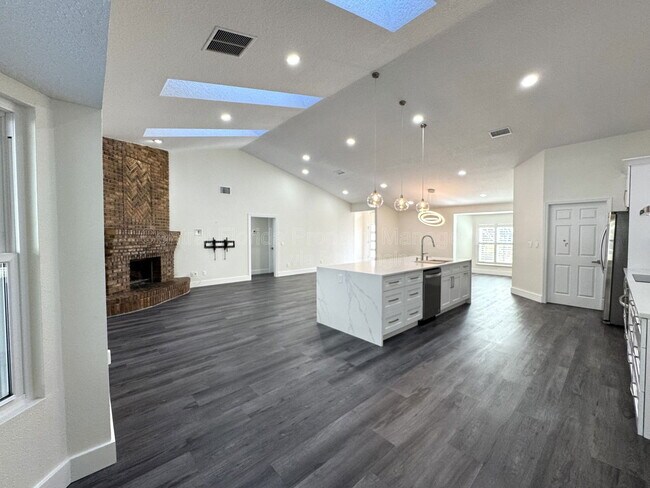 Building Photo - 9943 Bay Vista Estates Blvd