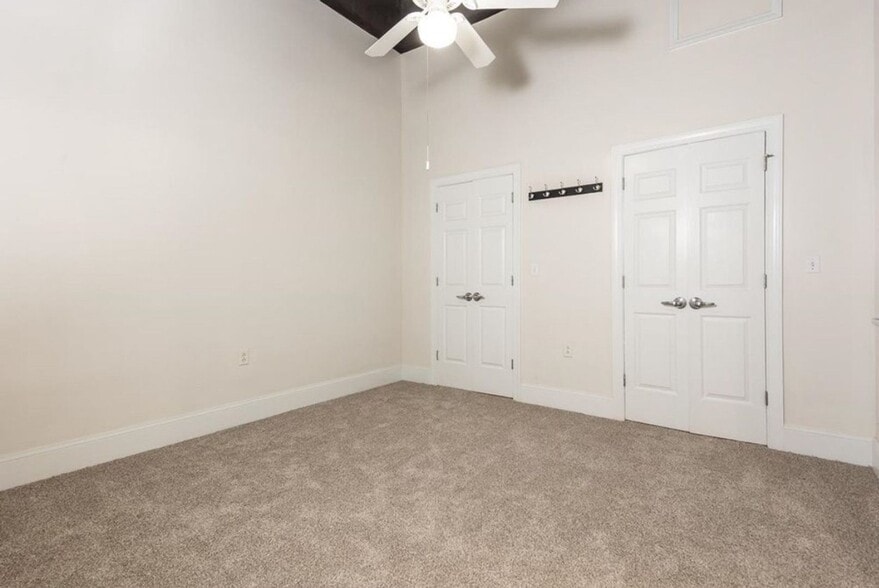 Building Photo - 95 S Main St