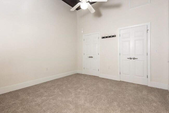Building Photo - Modern Downtown Memphis Condo with Prime Location