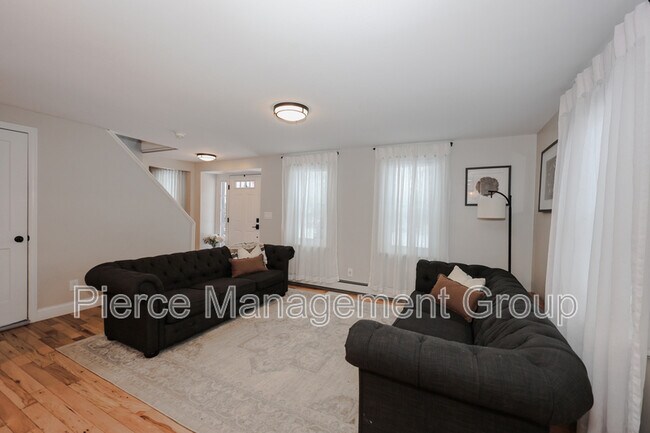 Building Photo - 395 Critchett Rd