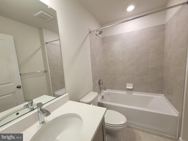 Building Photo - 762 Union St