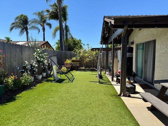 Building Photo - Beautifully Updated 4 Bedroom, 3 Bath Sing...
