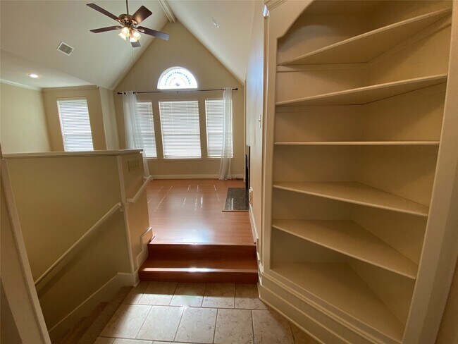 Building Photo - 735 Arlington St