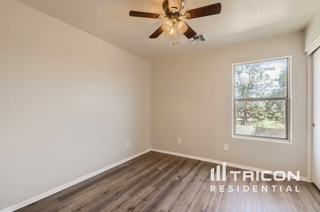 Building Photo - 7713 S 47th Ln