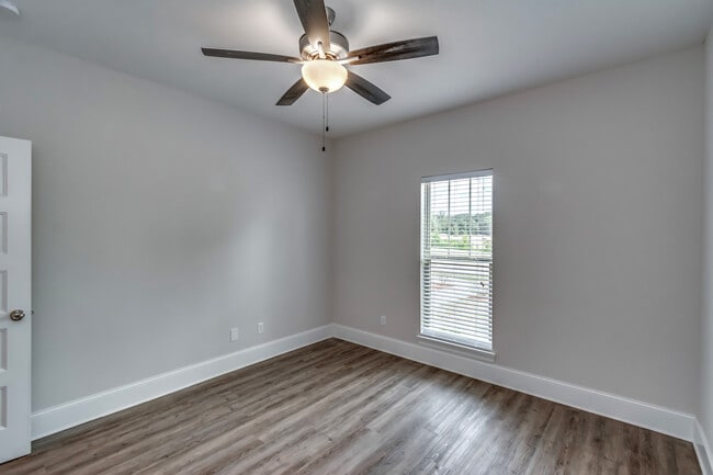 Building Photo - 867 Long Leaf Cir