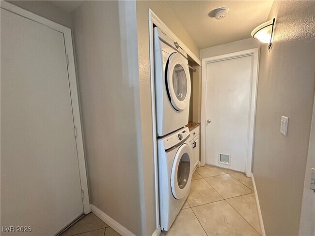 Building Photo - 9070 Trombone Ln