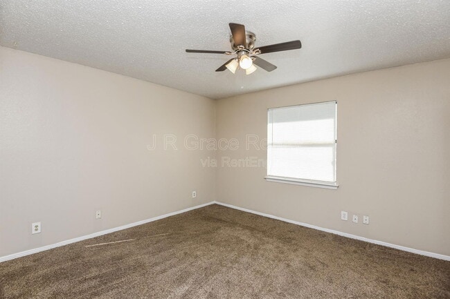 Building Photo - 5915 Shadydell Dr