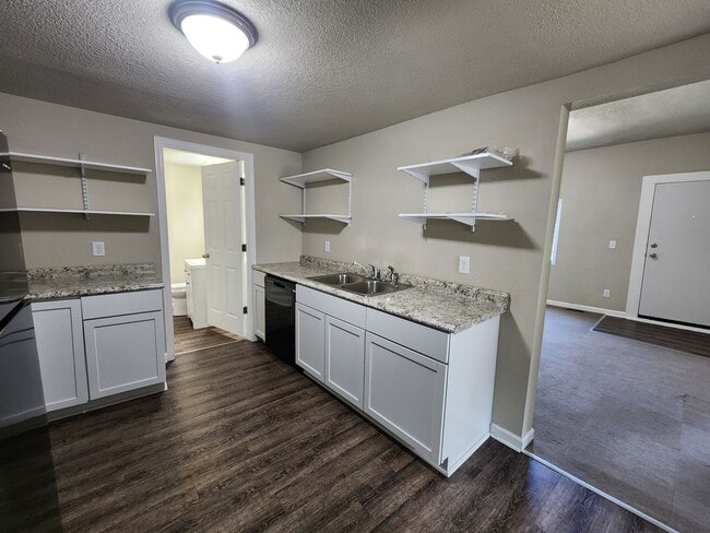 Building Photo - 3BR Home with Modern Kitchen in Knoxville, IA