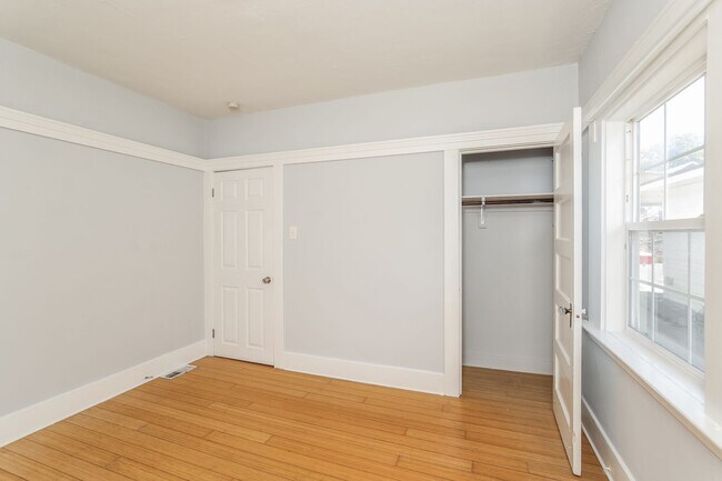 Building Photo - Beautiful 1918 Oakland Home!!