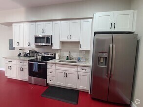 Building Photo - 2 bed 1 bath "fully furnished" monthly ADU...