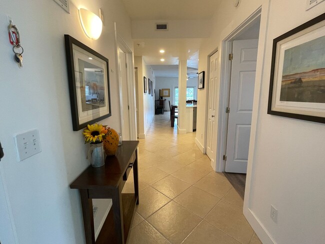 Building Photo - Upscale 3 BR Furnished Condo in Inlet at S...