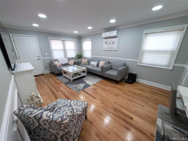 Building Photo - 512 E State St