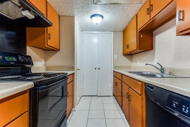 Building Photo - 919 S Weatherred Dr
