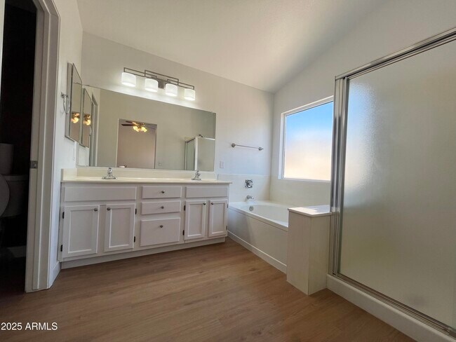 Building Photo - 7504 W Jenan Dr