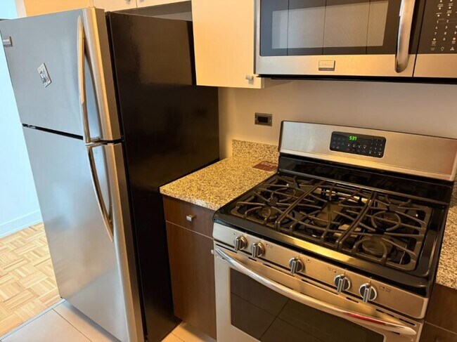 Building Photo - 0 bedroom in LONG ISLAND CITY NY 11101