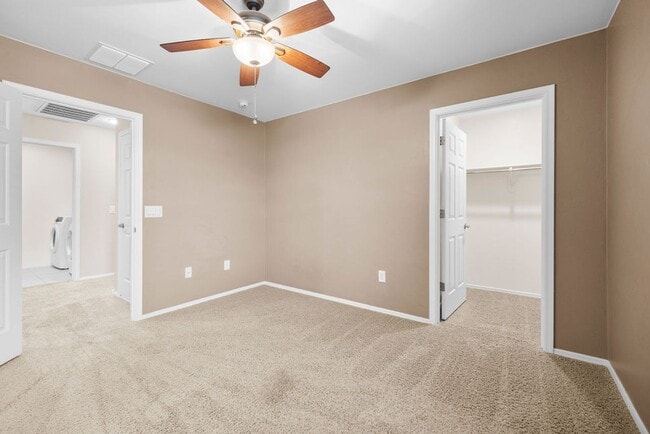 Building Photo - 4 Bedroom Home with Community Pool in Vail...