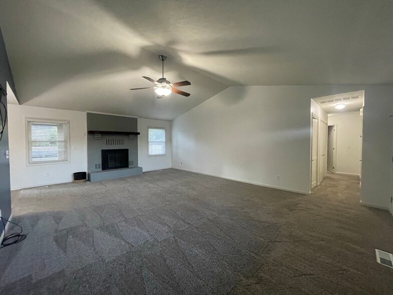 Building Photo - 8733 Hanover Dr