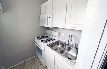 Building Photo - 2829 Glendora Ave