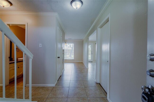 Building Photo - 4239 Southchase Ln