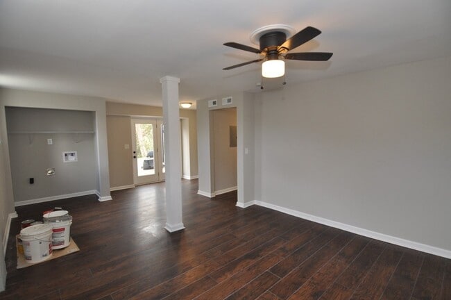 Building Photo - 820 Patricia Dr