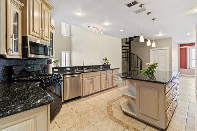 Building Photo - 413 Auburn St