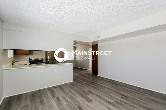 Building Photo - 3 Bedroom Pet-Friendly Home in TUCSON, AZ with Main Street Renewal