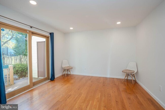 Building Photo - 5 Balamor Ln