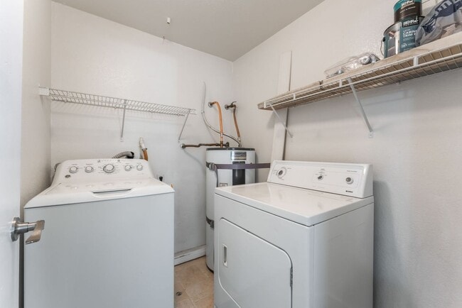 Building Photo - Stylish Condo with Modern Upgrades!