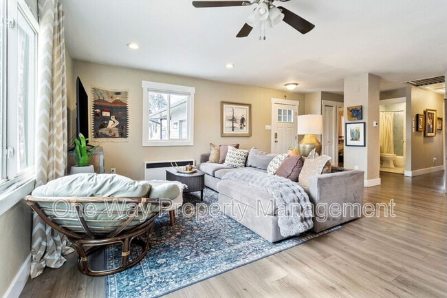 Building Photo - 918 Woodbine Dr