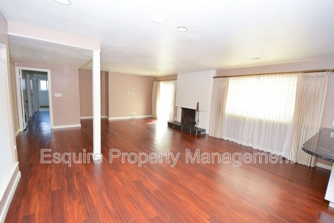 Building Photo - 1335 Lawrence Way