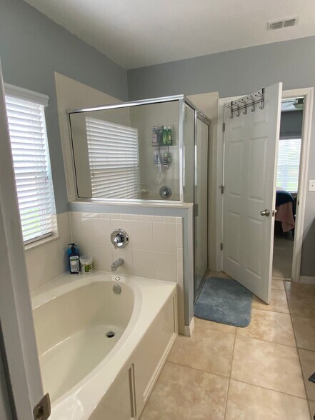Building Photo - 490 Michigan Estates Cir