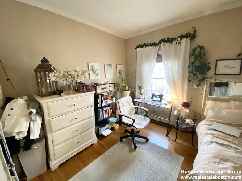 Building Photo - 174 Bolton St