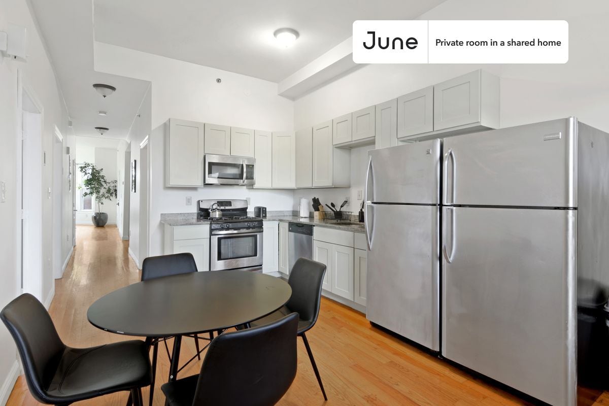 Building Photo - Room in Shared 4 bed/2 bath home in Roxbury