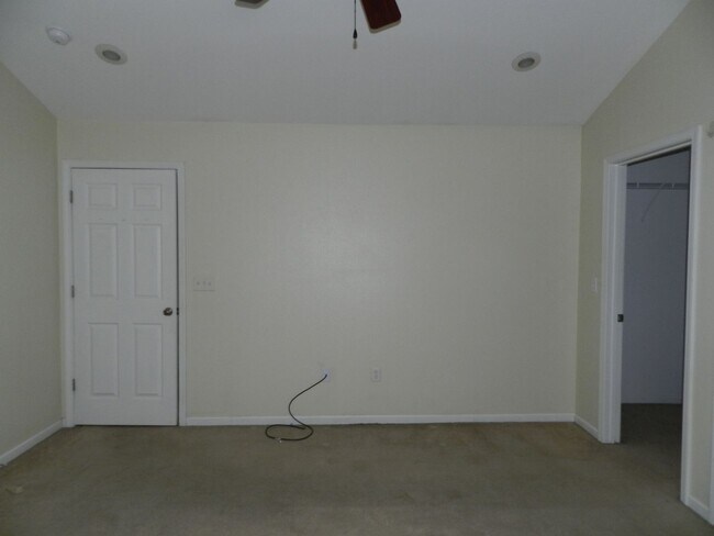 Building Photo - 222 Settlers Pass