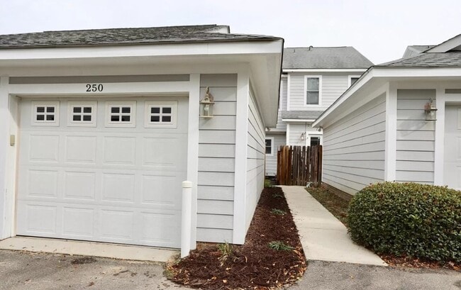 Building Photo - 250 E Delaware Ave