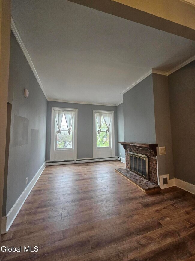 Building Photo - 32 1st St