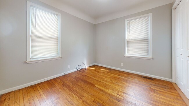 Building Photo - Charming 3-Bedroom Bungalow for Lease in Roseville