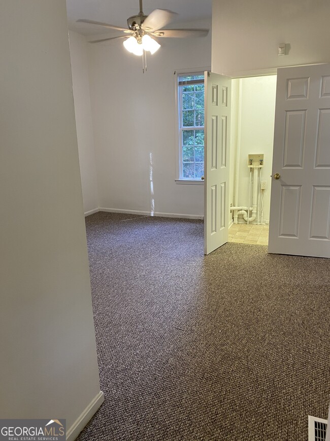 Building Photo - 164 Glenn Carrie Rd