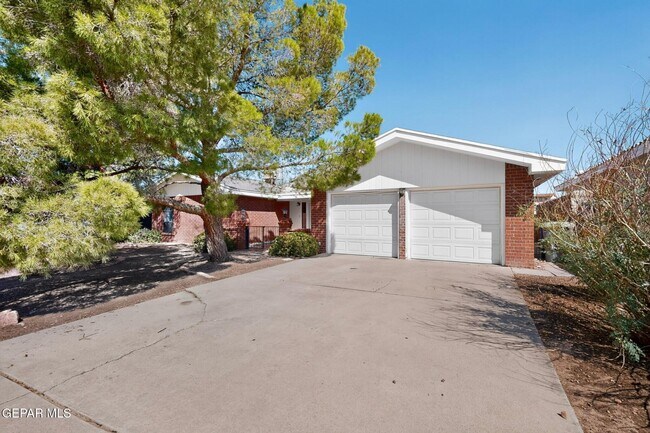 Building Photo - 7419 Mission Viejo Dr